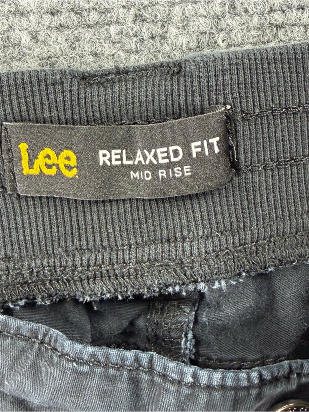Lee Black Cargo Capris - Picture 2 of 10